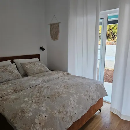 Prázdninový dům Robinson House Mimo *