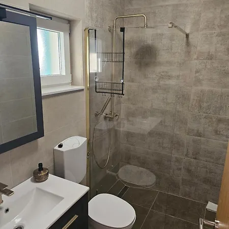 Prázdninový dům Robinson House Mimo *