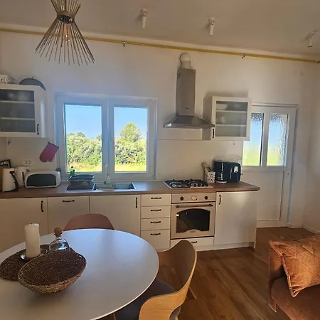 Robinson House Mimo * Nevidane