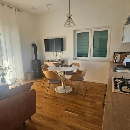 Robinson House Mimo Neviđane