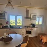 Robinson House Mimo * Neviđane