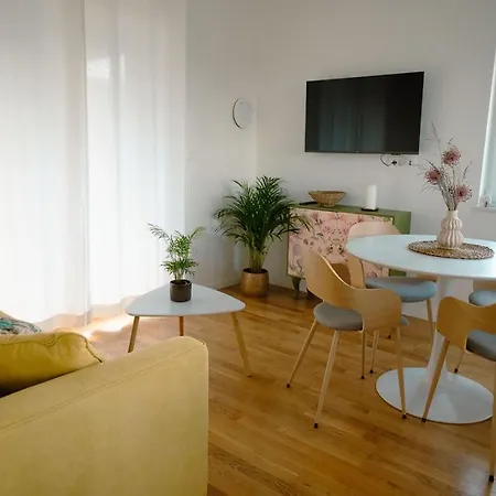 Robinson House Mimo Holiday home