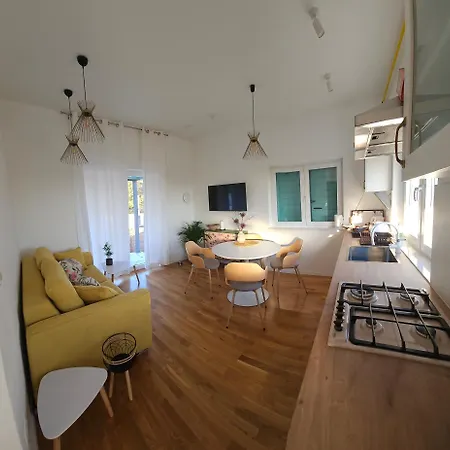 Robinson House Mimo Holiday home Nevidane