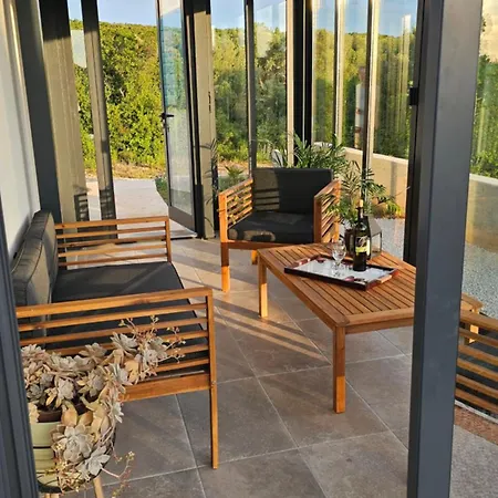 Robinson House Mimo *