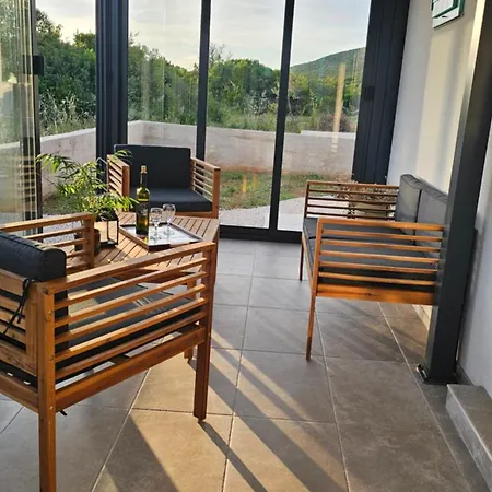 Ferienhaus Robinson House Mimo Neviđane