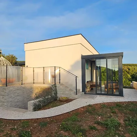 Robinson House Mimo Holiday home