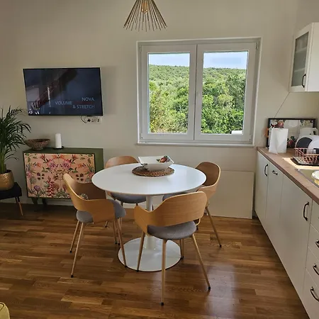 Robinson House Mimo Nevidane