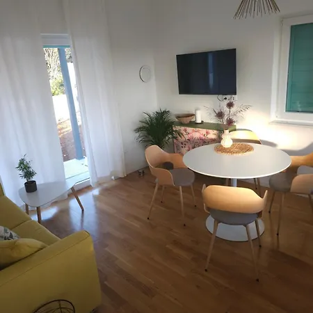Robinson House Mimo Holiday home Nevidane