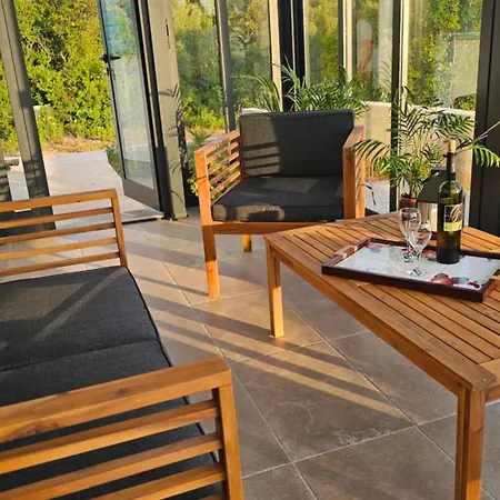 Robinson House Mimo * Nevidane