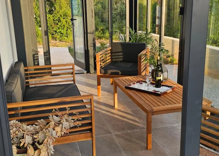 Robinson House Mimo *