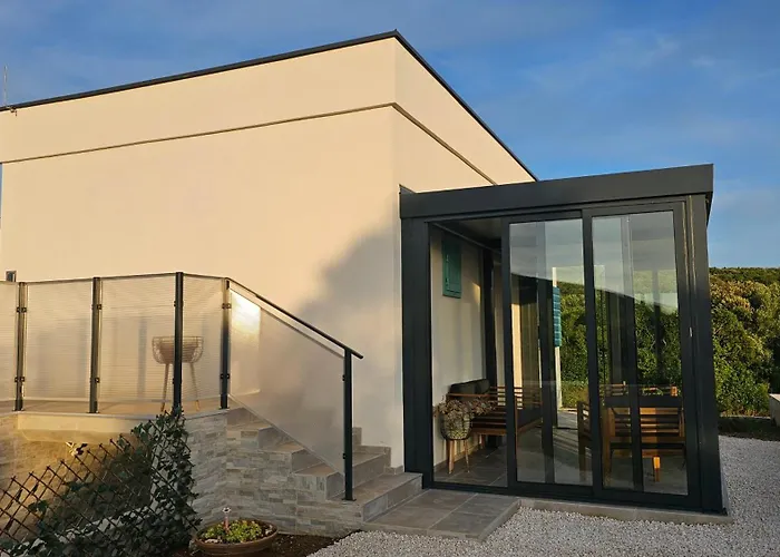 Robinson House Mimo *