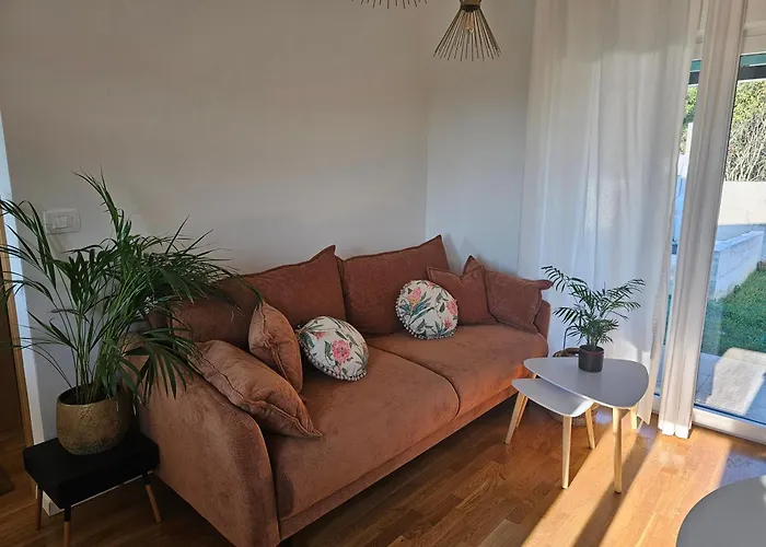 Robinson House Mimo * Neviđane