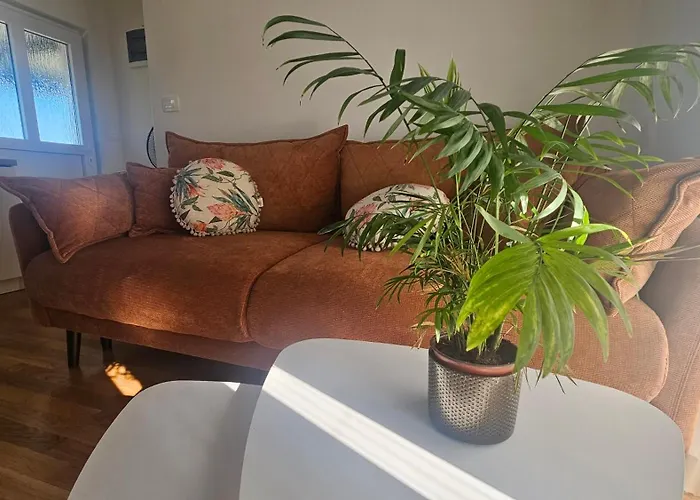 Semesterbostad Robinson House Mimo