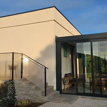 Robinson House Mimo *