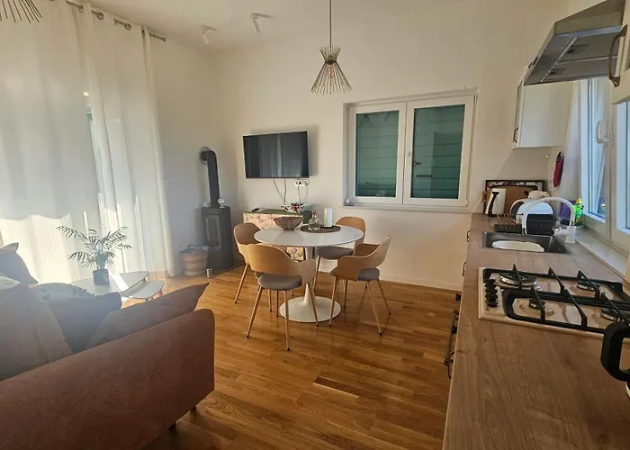 Robinson House Mimo Neviđane